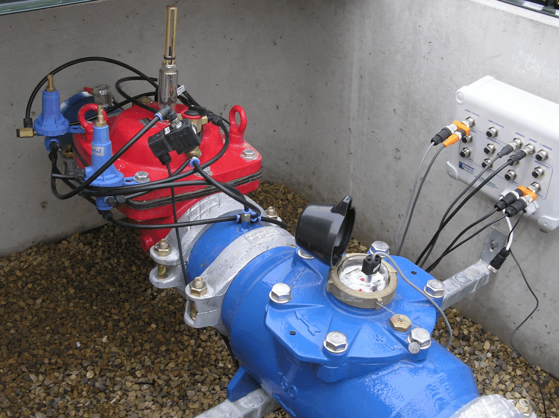 Hidrante con llave hidráulica